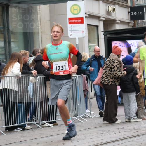 05.10.2025 - 20. swb-Marathon Bremen Strokosch-Dieckow http://msf.ph/oto/9295519 05.10.2025 12:54:48 Ziel 235, 298, 508, 1231, 2151, 4030, 4807, 7213, 7551, 7883, 8849, 235, 298, 508, 1231, 2151, 4030, 4807, 7213, 7551, 7883, 8849 meine-sportfotos.de