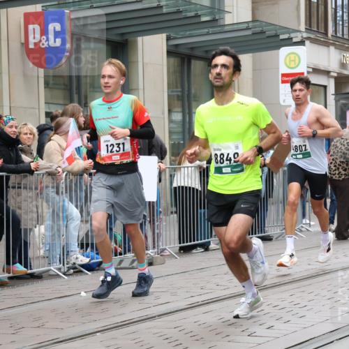 05.10.2025 - 20. swb-Marathon Bremen Strokosch-Dieckow http://msf.ph/oto/9295527 05.10.2025 12:54:49 Ziel 235, 298, 474, 508, 1231, 2132, 2151, 4030, 4807, 7213, 7551, 7883, 8849, 235, 298, 474, 508, 1231, 2132, 2151, 4030, 4807, 7213, 7551, 7883, 8849 meine-sportfotos.de