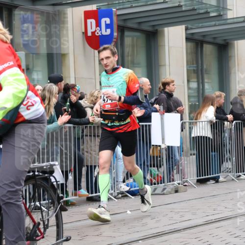 05.10.2025 - 20. swb-Marathon Bremen Strokosch-Dieckow http://msf.ph/oto/9295557 05.10.2025 12:55:02 Ziel 235, 474, 1443, 1907, 1912, 2132, 6444, 7213, 7883, 235, 474, 1443, 1907, 1912, 2132, 6444, 7213, 7883 meine-sportfotos.de