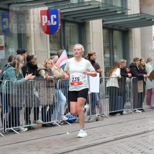 05.10.2025 - 20. swb-Marathon Bremen Strokosch-Dieckow http://msf.ph/oto/9295567 05.10.2025 12:55:03 Ziel 235, 474, 1443, 1907, 1912, 2132, 6444, 7213, 7883, 235, 474, 1443, 1907, 1912, 2132, 6444, 7213, 7883 meine-sportfotos.de