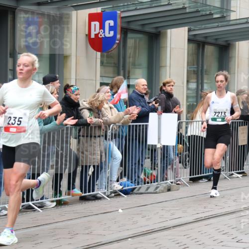 05.10.2025 - 20. swb-Marathon Bremen Strokosch-Dieckow http://msf.ph/oto/9295573 05.10.2025 12:55:04 Ziel 235, 474, 1443, 1907, 1912, 2132, 6075, 6444, 7213, 7883, 235, 474, 1443, 1907, 1912, 2132, 6075, 6444, 7213, 7883 meine-sportfotos.de