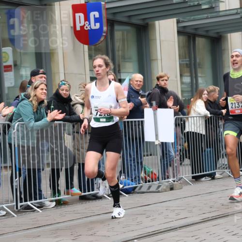 05.10.2025 - 20. swb-Marathon Bremen Strokosch-Dieckow http://msf.ph/oto/9295578 05.10.2025 12:55:05 Ziel 235, 474, 1443, 1907, 1912, 2132, 6075, 6444, 7213, 7883, 235, 474, 1443, 1907, 1912, 2132, 6075, 6444, 7213, 7883 meine-sportfotos.de