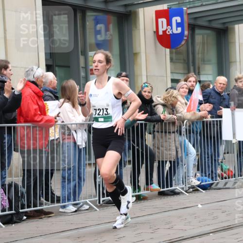 05.10.2025 - 20. swb-Marathon Bremen Strokosch-Dieckow http://msf.ph/oto/9295581 05.10.2025 12:55:05 Ziel 235, 474, 1443, 1907, 1912, 2132, 6075, 6444, 7213, 7883, 235, 474, 1443, 1907, 1912, 2132, 6075, 6444, 7213, 7883 meine-sportfotos.de