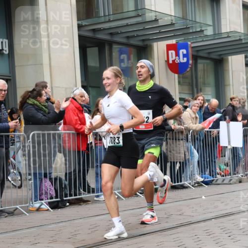 05.10.2025 - 20. swb-Marathon Bremen Strokosch-Dieckow http://msf.ph/oto/9295589 05.10.2025 12:55:06 Ziel 235, 474, 1443, 1907, 1912, 2132, 6075, 6444, 7213, 7883, 235, 474, 1443, 1907, 1912, 2132, 6075, 6444, 7213, 7883 meine-sportfotos.de
