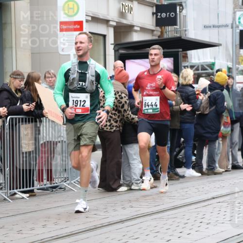 05.10.2025 - 20. swb-Marathon Bremen Strokosch-Dieckow http://msf.ph/oto/9295612 05.10.2025 12:55:11 Ziel 140, 474, 735, 933, 1443, 1567, 1907, 1912, 2132, 6075, 6444, 140, 474, 735, 933, 1443, 1567, 1907, 1912, 2132, 6075, 6444 meine-sportfotos.de