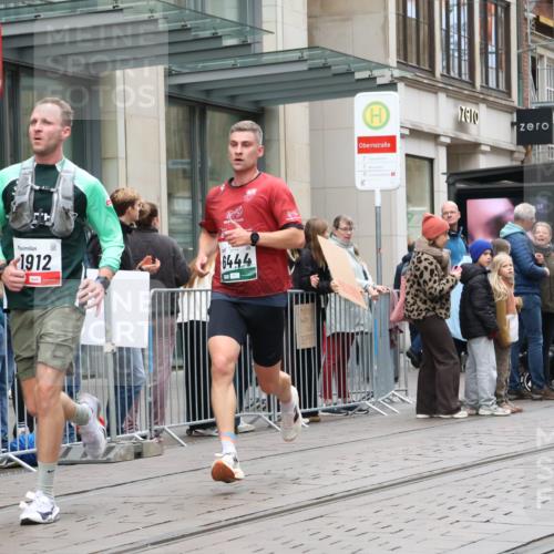 05.10.2025 - 20. swb-Marathon Bremen Strokosch-Dieckow http://msf.ph/oto/9295623 05.10.2025 12:55:13 Ziel 140, 474, 735, 933, 1443, 1567, 1616, 1907, 1912, 2132, 6075, 6444, 140, 474, 735, 933, 1443, 1567, 1616, 1907, 1912, 2132, 6075, 6444 meine-sportfotos.de