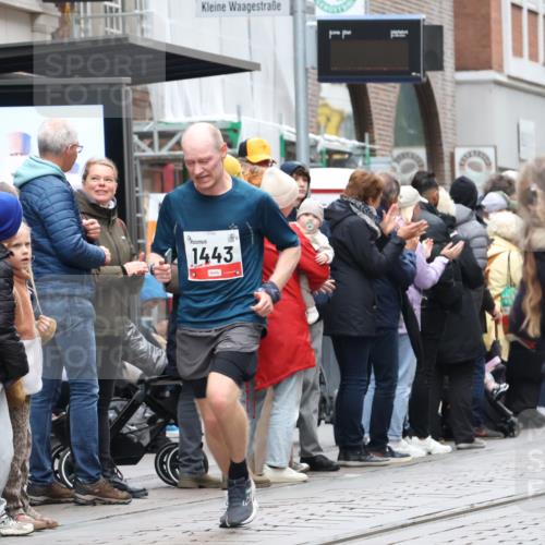 05.10.2025 - 20. swb-Marathon Bremen Strokosch-Dieckow http://msf.ph/oto/9295631 05.10.2025 12:55:15 Ziel 140, 735, 933, 1232, 1443, 1567, 1616, 1907, 1912, 6075, 6444, 140, 735, 933, 1232, 1443, 1567, 1616, 1907, 1912, 6075, 6444 meine-sportfotos.de