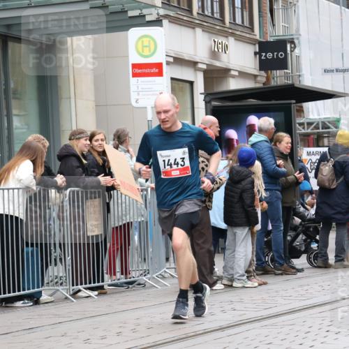 05.10.2025 - 20. swb-Marathon Bremen Strokosch-Dieckow http://msf.ph/oto/9295639 05.10.2025 12:55:16 Ziel 140, 735, 933, 1232, 1443, 1567, 1616, 1907, 1912, 6075, 6444, 140, 735, 933, 1232, 1443, 1567, 1616, 1907, 1912, 6075, 6444 meine-sportfotos.de