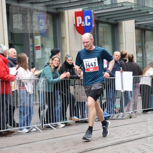 05.10.2025 - 20. swb-Marathon Bremen Strokosch-Dieckow http://msf.ph/oto/9295646 05.10.2025 12:55:17 Ziel 140, 735, 933, 1232, 1443, 1567, 1616, 1907, 1912, 5595, 6075, 140, 735, 933, 1232, 1443, 1567, 1616, 1907, 1912, 5595, 6075 meine-sportfotos.de