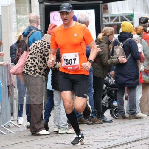 05.10.2025 - 20. swb-Marathon Bremen Strokosch-Dieckow http://msf.ph/oto/9295658 05.10.2025 12:55:20 Ziel 140, 735, 933, 1232, 1418, 1567, 1616, 1907, 1912, 5595, 6075, 140, 735, 933, 1232, 1418, 1567, 1616, 1907, 1912, 5595, 6075 meine-sportfotos.de