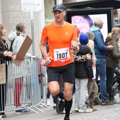 05.10.2025 - 20. swb-Marathon Bremen Strokosch-Dieckow http://msf.ph/oto/9295661 05.10.2025 12:55:21 Ziel 140, 735, 933, 1232, 1418, 1567, 1616, 1907, 5595, 6075, 140, 735, 933, 1232, 1418, 1567, 1616, 1907, 5595, 6075 meine-sportfotos.de
