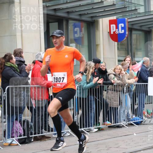 05.10.2025 - 20. swb-Marathon Bremen Strokosch-Dieckow http://msf.ph/oto/9295672 05.10.2025 12:55:23 Ziel 140, 735, 787, 933, 1232, 1245, 1418, 1567, 1616, 1907, 2268, 5595, 6075, 140, 735, 787, 933, 1232, 1245, 1418, 1567, 1616, 1907, 2268, 5595, 6075 meine-sportfotos.de