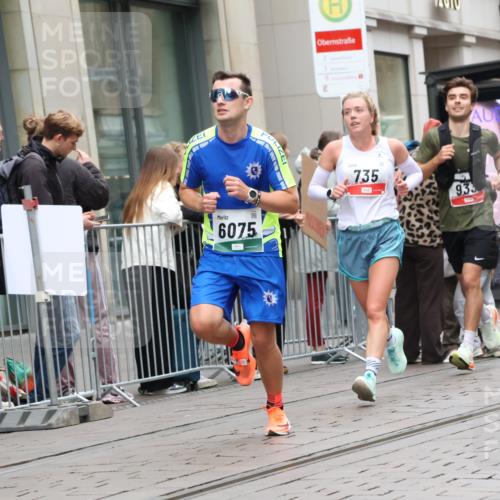 05.10.2025 - 20. swb-Marathon Bremen Strokosch-Dieckow http://msf.ph/oto/9295675 05.10.2025 12:55:24 Ziel 140, 735, 787, 933, 1232, 1245, 1418, 1567, 1616, 1907, 2268, 5595, 6075, 140, 735, 787, 933, 1232, 1245, 1418, 1567, 1616, 1907, 2268, 5595, 6075 meine-sportfotos.de