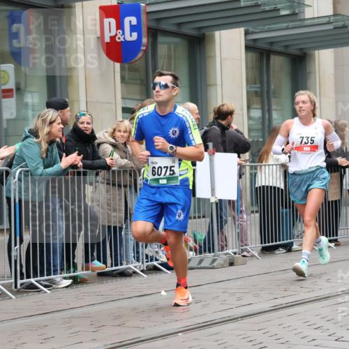 05.10.2025 - 20. swb-Marathon Bremen Strokosch-Dieckow http://msf.ph/oto/9295681 05.10.2025 12:55:25 Ziel 140, 735, 787, 933, 1232, 1245, 1418, 1567, 1616, 1907, 2268, 5595, 6075, 140, 735, 787, 933, 1232, 1245, 1418, 1567, 1616, 1907, 2268, 5595, 6075 meine-sportfotos.de