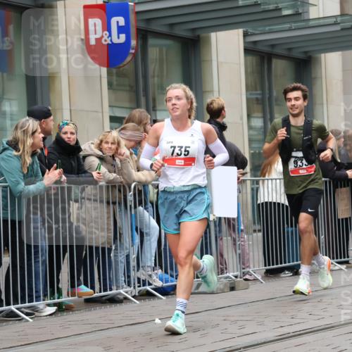 05.10.2025 - 20. swb-Marathon Bremen Strokosch-Dieckow http://msf.ph/oto/9295688 05.10.2025 12:55:26 Ziel 140, 735, 787, 933, 1232, 1245, 1418, 1567, 1616, 1907, 2268, 4375, 5595, 6075, 140, 735, 787, 933, 1232, 1245, 1418, 1567, 1616, 1907, 2268, 4375, 5595, 6075 meine-sportfotos.de