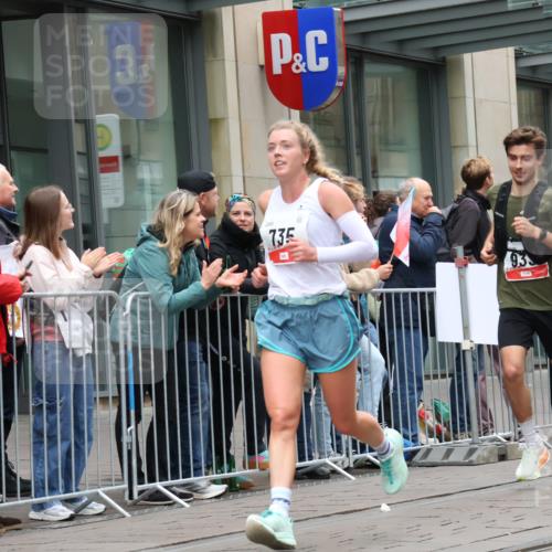 05.10.2025 - 20. swb-Marathon Bremen Strokosch-Dieckow http://msf.ph/oto/9295691 05.10.2025 12:55:26 Ziel 140, 735, 787, 933, 1232, 1245, 1418, 1567, 1616, 1907, 2268, 4375, 5595, 6075, 140, 735, 787, 933, 1232, 1245, 1418, 1567, 1616, 1907, 2268, 4375, 5595, 6075 meine-sportfotos.de