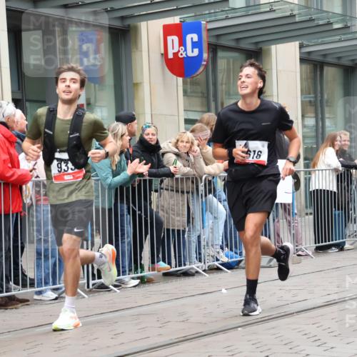 05.10.2025 - 20. swb-Marathon Bremen Strokosch-Dieckow http://msf.ph/oto/9295701 05.10.2025 12:55:27 Ziel 140, 735, 787, 902, 933, 1232, 1245, 1418, 1567, 1616, 2268, 4375, 5595, 6075, 140, 735, 787, 902, 933, 1232, 1245, 1418, 1567, 1616, 2268, 4375, 5595, 6075 meine-sportfotos.de