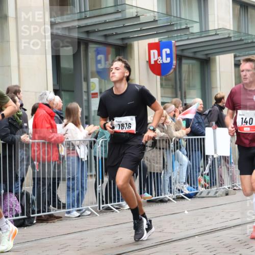 05.10.2025 - 20. swb-Marathon Bremen Strokosch-Dieckow http://msf.ph/oto/9295706 05.10.2025 12:55:28 Ziel 140, 735, 787, 902, 933, 1232, 1245, 1418, 1567, 1616, 2268, 4375, 5595, 6075, 140, 735, 787, 902, 933, 1232, 1245, 1418, 1567, 1616, 2268, 4375, 5595, 6075 meine-sportfotos.de