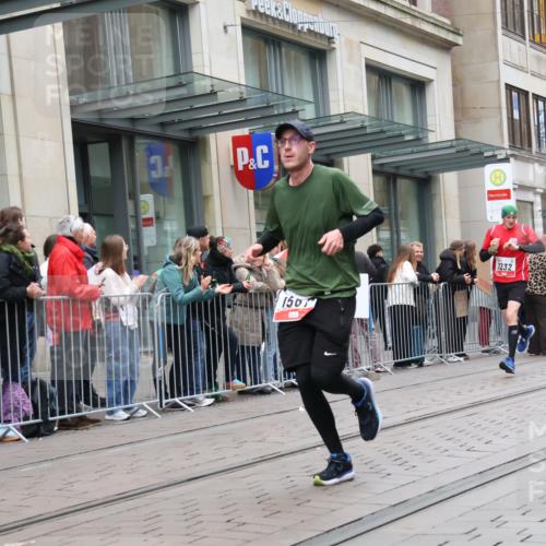 05.10.2025 - 20. swb-Marathon Bremen Strokosch-Dieckow http://msf.ph/oto/9295717 05.10.2025 12:55:30 Ziel 140, 735, 761, 787, 902, 933, 1232, 1245, 1418, 1567, 1616, 1633, 2268, 4375, 5595, 140, 735, 761, 787, 902, 933, 1232, 1245, 1418, 1567, 1616, 1633, 2268, 4375, 5595 meine-sportfotos.de