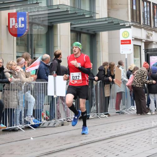 05.10.2025 - 20. swb-Marathon Bremen Strokosch-Dieckow http://msf.ph/oto/9295723 05.10.2025 12:55:31 Ziel 140, 735, 761, 787, 902, 933, 1232, 1245, 1418, 1567, 1616, 1633, 2268, 4375, 5595, 140, 735, 761, 787, 902, 933, 1232, 1245, 1418, 1567, 1616, 1633, 2268, 4375, 5595 meine-sportfotos.de