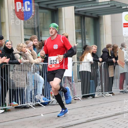 05.10.2025 - 20. swb-Marathon Bremen Strokosch-Dieckow http://msf.ph/oto/9295725 05.10.2025 12:55:31 Ziel 140, 735, 761, 787, 902, 933, 1232, 1245, 1418, 1567, 1616, 1633, 2268, 4375, 5595, 140, 735, 761, 787, 902, 933, 1232, 1245, 1418, 1567, 1616, 1633, 2268, 4375, 5595 meine-sportfotos.de