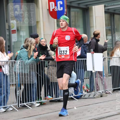05.10.2025 - 20. swb-Marathon Bremen Strokosch-Dieckow http://msf.ph/oto/9295729 05.10.2025 12:55:31 Ziel 140, 735, 761, 787, 902, 933, 1232, 1245, 1418, 1567, 1616, 1633, 2268, 4375, 5595, 140, 735, 761, 787, 902, 933, 1232, 1245, 1418, 1567, 1616, 1633, 2268, 4375, 5595 meine-sportfotos.de