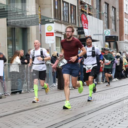 05.10.2025 - 20. swb-Marathon Bremen Strokosch-Dieckow http://msf.ph/oto/9295732 05.10.2025 12:55:35 Ziel 57, 140, 481, 761, 787, 902, 933, 1232, 1245, 1418, 1567, 1616, 1633, 2048, 2268, 4375, 5595, 7766, 57, 140, 481, 761, 787, 902, 933, 1232, 1245, 1418, 1567, 1616, 1633, 2048, 2268, 4375, 5595, 7766 meine-sportfotos.de