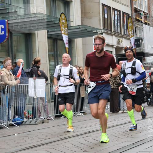 05.10.2025 - 20. swb-Marathon Bremen Strokosch-Dieckow http://msf.ph/oto/9295736 05.10.2025 12:55:36 Ziel 57, 481, 761, 787, 902, 933, 1232, 1245, 1418, 1616, 1633, 2048, 2268, 4375, 5595, 7766, 57, 481, 761, 787, 902, 933, 1232, 1245, 1418, 1616, 1633, 2048, 2268, 4375, 5595, 7766 meine-sportfotos.de