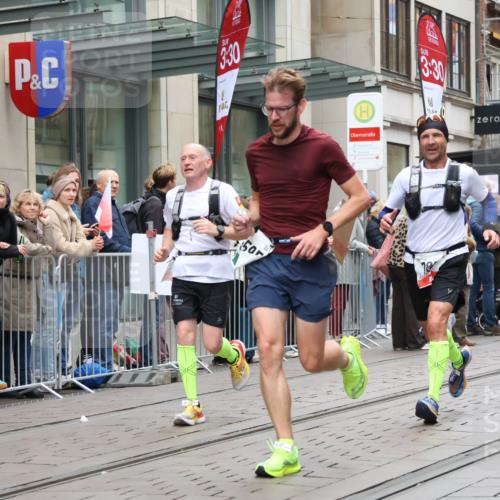 05.10.2025 - 20. swb-Marathon Bremen Strokosch-Dieckow http://msf.ph/oto/9295738 05.10.2025 12:55:36 Ziel 57, 481, 761, 787, 902, 933, 1232, 1245, 1418, 1616, 1633, 2048, 2268, 4375, 5595, 7766, 57, 481, 761, 787, 902, 933, 1232, 1245, 1418, 1616, 1633, 2048, 2268, 4375, 5595, 7766 meine-sportfotos.de