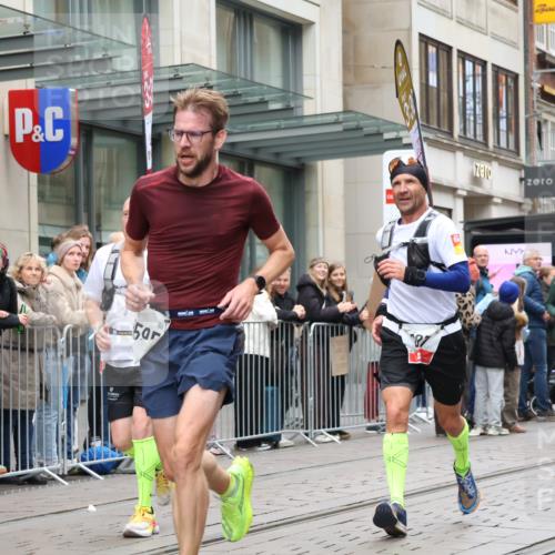 05.10.2025 - 20. swb-Marathon Bremen Strokosch-Dieckow http://msf.ph/oto/9295742 05.10.2025 12:55:36 Ziel 57, 481, 761, 787, 902, 933, 1232, 1245, 1418, 1616, 1633, 2048, 2268, 4375, 5595, 7766, 57, 481, 761, 787, 902, 933, 1232, 1245, 1418, 1616, 1633, 2048, 2268, 4375, 5595, 7766 meine-sportfotos.de