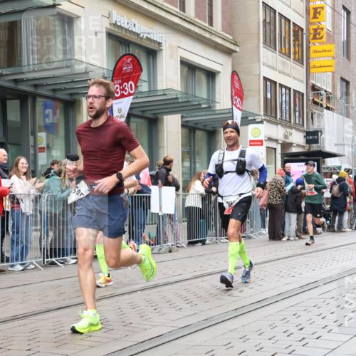05.10.2025 - 20. swb-Marathon Bremen Strokosch-Dieckow http://msf.ph/oto/9295745 05.10.2025 12:55:36 Ziel 57, 481, 761, 787, 902, 933, 1232, 1245, 1418, 1616, 1633, 2048, 2268, 4375, 5595, 7766, 57, 481, 761, 787, 902, 933, 1232, 1245, 1418, 1616, 1633, 2048, 2268, 4375, 5595, 7766 meine-sportfotos.de