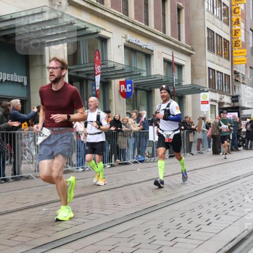 05.10.2025 - 20. swb-Marathon Bremen Strokosch-Dieckow http://msf.ph/oto/9295748 05.10.2025 12:55:37 Ziel 57, 481, 761, 787, 902, 1232, 1245, 1418, 1616, 1633, 2048, 2268, 4375, 5595, 7766, 57, 481, 761, 787, 902, 1232, 1245, 1418, 1616, 1633, 2048, 2268, 4375, 5595, 7766 meine-sportfotos.de