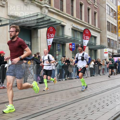 05.10.2025 - 20. swb-Marathon Bremen Strokosch-Dieckow http://msf.ph/oto/9295751 05.10.2025 12:55:37 Ziel 57, 481, 761, 787, 902, 1232, 1245, 1418, 1616, 1633, 2048, 2268, 4375, 5595, 7766, 57, 481, 761, 787, 902, 1232, 1245, 1418, 1616, 1633, 2048, 2268, 4375, 5595, 7766 meine-sportfotos.de