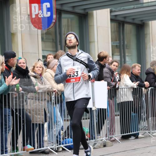 05.10.2025 - 20. swb-Marathon Bremen Strokosch-Dieckow http://msf.ph/oto/9295803 05.10.2025 12:55:46 Ziel 57, 481, 761, 787, 902, 1245, 1379, 1633, 1833, 2048, 2268, 3707, 4375, 7766, 57, 481, 761, 787, 902, 1245, 1379, 1633, 1833, 2048, 2268, 3707, 4375, 7766 meine-sportfotos.de