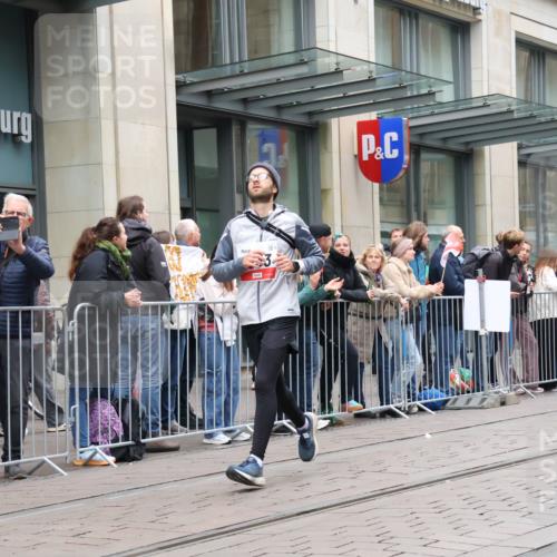 05.10.2025 - 20. swb-Marathon Bremen Strokosch-Dieckow http://msf.ph/oto/9295808 05.10.2025 12:55:47 Ziel 57, 481, 761, 787, 902, 1245, 1379, 1633, 1833, 2048, 2268, 3707, 4375, 7766, 57, 481, 761, 787, 902, 1245, 1379, 1633, 1833, 2048, 2268, 3707, 4375, 7766 meine-sportfotos.de