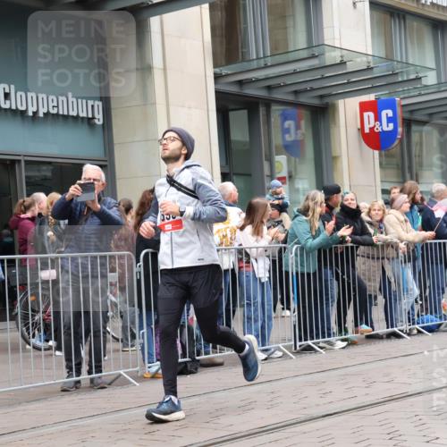 05.10.2025 - 20. swb-Marathon Bremen Strokosch-Dieckow http://msf.ph/oto/9295811 05.10.2025 12:55:47 Ziel 57, 481, 761, 787, 902, 1245, 1379, 1633, 1833, 2048, 2268, 3707, 4375, 7766, 57, 481, 761, 787, 902, 1245, 1379, 1633, 1833, 2048, 2268, 3707, 4375, 7766 meine-sportfotos.de