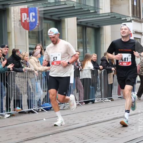 05.10.2025 - 20. swb-Marathon Bremen Strokosch-Dieckow http://msf.ph/oto/9295822 05.10.2025 12:55:50 Ziel 57, 481, 761, 902, 1379, 1633, 1833, 2048, 2135, 3707, 4375, 7766, 57, 481, 761, 902, 1379, 1633, 1833, 2048, 2135, 3707, 4375, 7766 meine-sportfotos.de
