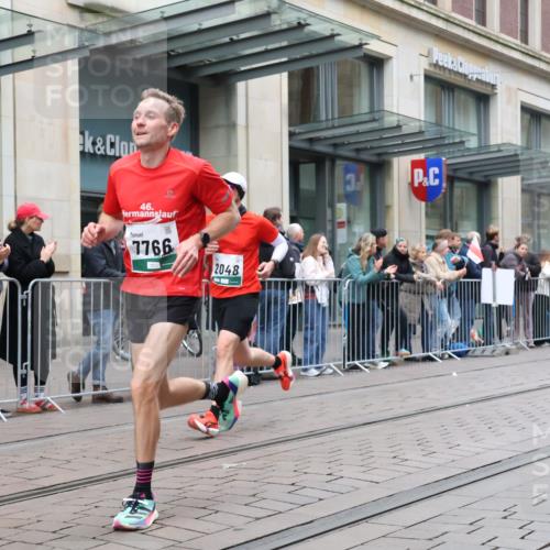 05.10.2025 - 20. swb-Marathon Bremen Strokosch-Dieckow http://msf.ph/oto/9295853 05.10.2025 12:55:55 Ziel 57, 221, 481, 728, 761, 1379, 1633, 1833, 2048, 2135, 3707, 7766, 57, 221, 481, 728, 761, 1379, 1633, 1833, 2048, 2135, 3707, 7766 meine-sportfotos.de