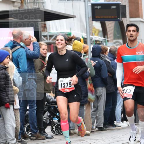 05.10.2025 - 20. swb-Marathon Bremen Strokosch-Dieckow http://msf.ph/oto/9295856 05.10.2025 12:55:59 Ziel 221, 728, 1379, 1833, 2135, 3707, 7766, 221, 728, 1379, 1833, 2135, 3707, 7766 meine-sportfotos.de