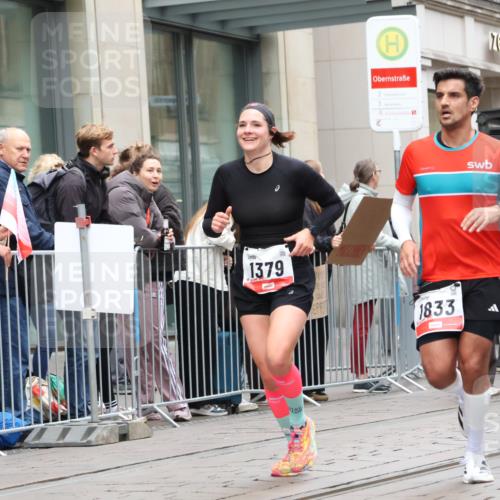 05.10.2025 - 20. swb-Marathon Bremen Strokosch-Dieckow http://msf.ph/oto/9295871 05.10.2025 12:56:01 Ziel 221, 728, 1379, 1833, 2135, 3707, 221, 728, 1379, 1833, 2135, 3707 meine-sportfotos.de