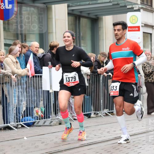 05.10.2025 - 20. swb-Marathon Bremen Strokosch-Dieckow http://msf.ph/oto/9295875 05.10.2025 12:56:02 Ziel 221, 728, 1379, 1833, 2135, 3707, 221, 728, 1379, 1833, 2135, 3707 meine-sportfotos.de