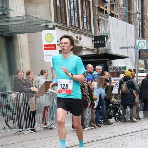 05.10.2025 - 20. swb-Marathon Bremen Strokosch-Dieckow http://msf.ph/oto/9295928 05.10.2025 12:56:10 Ziel 221, 728, 1005, 2135, 2670, 2801, 4984, 7274, 221, 728, 1005, 2135, 2670, 2801, 4984, 7274 meine-sportfotos.de