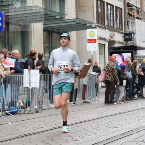 05.10.2025 - 20. swb-Marathon Bremen Strokosch-Dieckow http://msf.ph/oto/9295958 05.10.2025 12:56:23 Ziel 1005, 1925, 2670, 2801, 4984, 7274, 7587, 1005, 1925, 2670, 2801, 4984, 7274, 7587 meine-sportfotos.de
