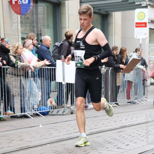 05.10.2025 - 20. swb-Marathon Bremen Strokosch-Dieckow http://msf.ph/oto/9295970 05.10.2025 12:56:26 Ziel 436, 1005, 1925, 2670, 2801, 4984, 7274, 7587, 436, 1005, 1925, 2670, 2801, 4984, 7274, 7587 meine-sportfotos.de