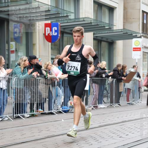 05.10.2025 - 20. swb-Marathon Bremen Strokosch-Dieckow http://msf.ph/oto/9295974 05.10.2025 12:56:26 Ziel 436, 1005, 1925, 2670, 2801, 4984, 7274, 7587, 436, 1005, 1925, 2670, 2801, 4984, 7274, 7587 meine-sportfotos.de