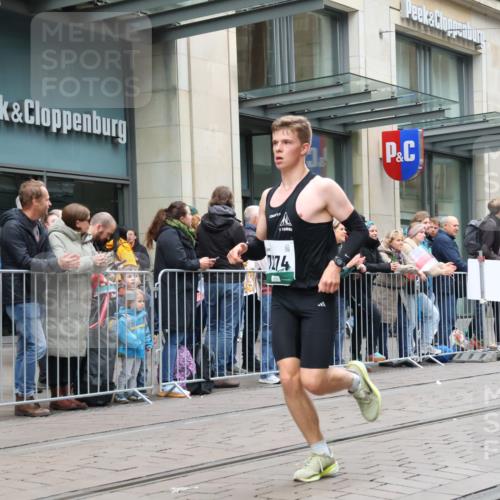 05.10.2025 - 20. swb-Marathon Bremen Strokosch-Dieckow http://msf.ph/oto/9295981 05.10.2025 12:56:26 Ziel 436, 1005, 1925, 2670, 2801, 4984, 7274, 7587, 436, 1005, 1925, 2670, 2801, 4984, 7274, 7587 meine-sportfotos.de