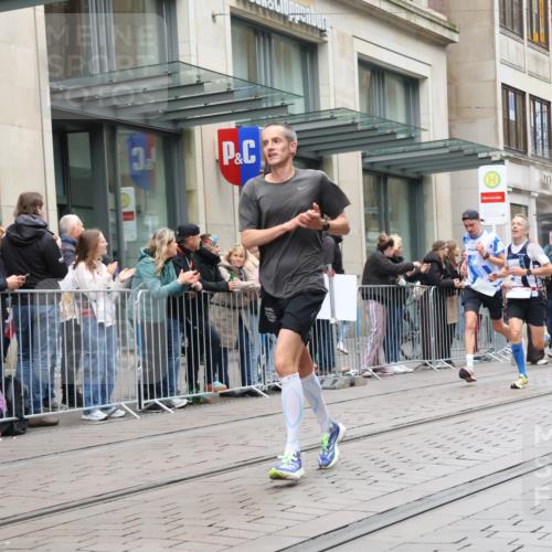 05.10.2025 - 20. swb-Marathon Bremen Strokosch-Dieckow http://msf.ph/oto/9295988 05.10.2025 12:56:28 Ziel 193, 436, 1005, 1925, 2670, 2801, 4984, 7274, 7587, 193, 436, 1005, 1925, 2670, 2801, 4984, 7274, 7587 meine-sportfotos.de