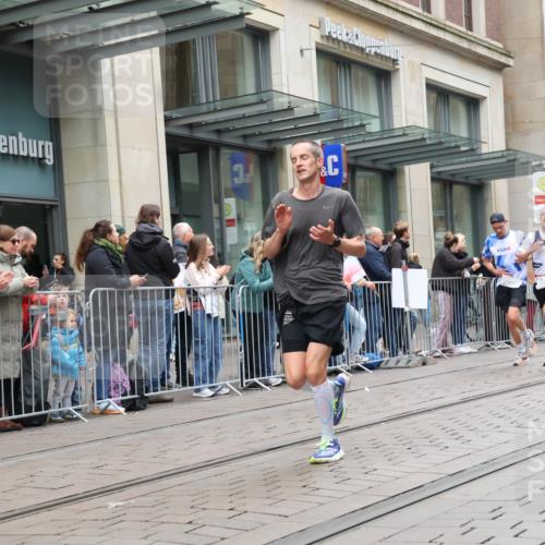 05.10.2025 - 20. swb-Marathon Bremen Strokosch-Dieckow http://msf.ph/oto/9295991 05.10.2025 12:56:28 Ziel 193, 436, 1005, 1925, 2670, 2801, 4984, 7274, 7587, 193, 436, 1005, 1925, 2670, 2801, 4984, 7274, 7587 meine-sportfotos.de