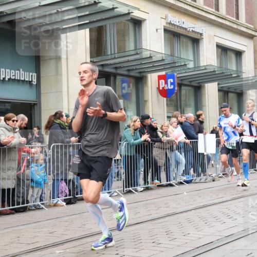 05.10.2025 - 20. swb-Marathon Bremen Strokosch-Dieckow http://msf.ph/oto/9295994 05.10.2025 12:56:29 Ziel 193, 436, 1005, 1925, 2670, 2801, 4984, 7274, 7587, 193, 436, 1005, 1925, 2670, 2801, 4984, 7274, 7587 meine-sportfotos.de