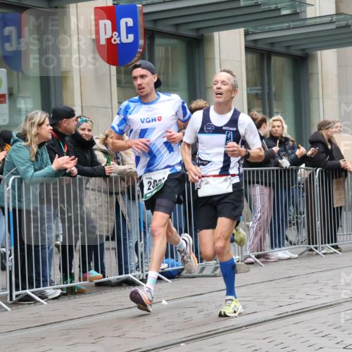 05.10.2025 - 20. swb-Marathon Bremen Strokosch-Dieckow http://msf.ph/oto/9295997 05.10.2025 12:56:29 Ziel 193, 436, 1005, 1925, 2670, 2801, 4984, 7274, 7587, 193, 436, 1005, 1925, 2670, 2801, 4984, 7274, 7587 meine-sportfotos.de